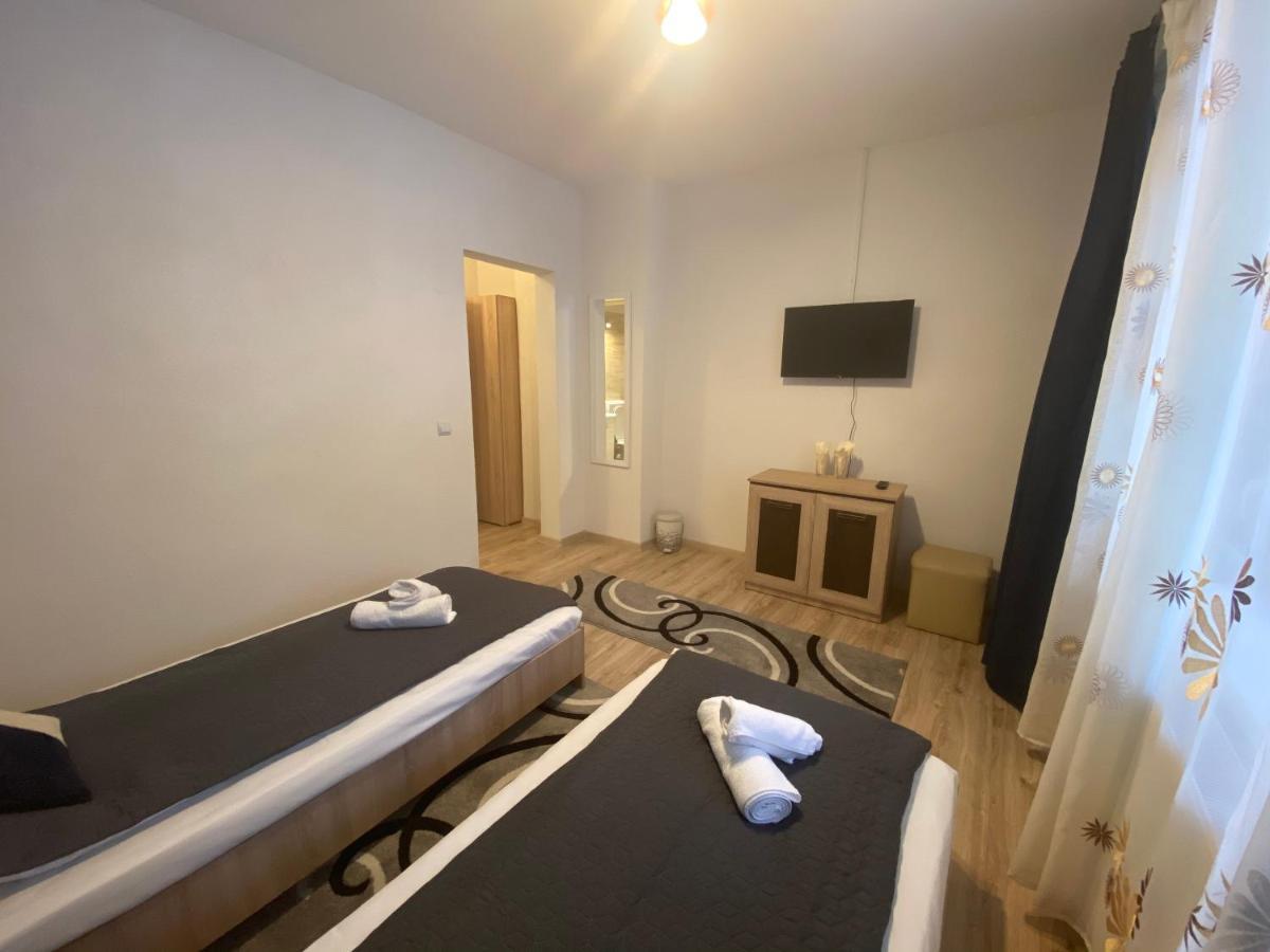 Guest House Zoreni Mociu Екстер'єр фото