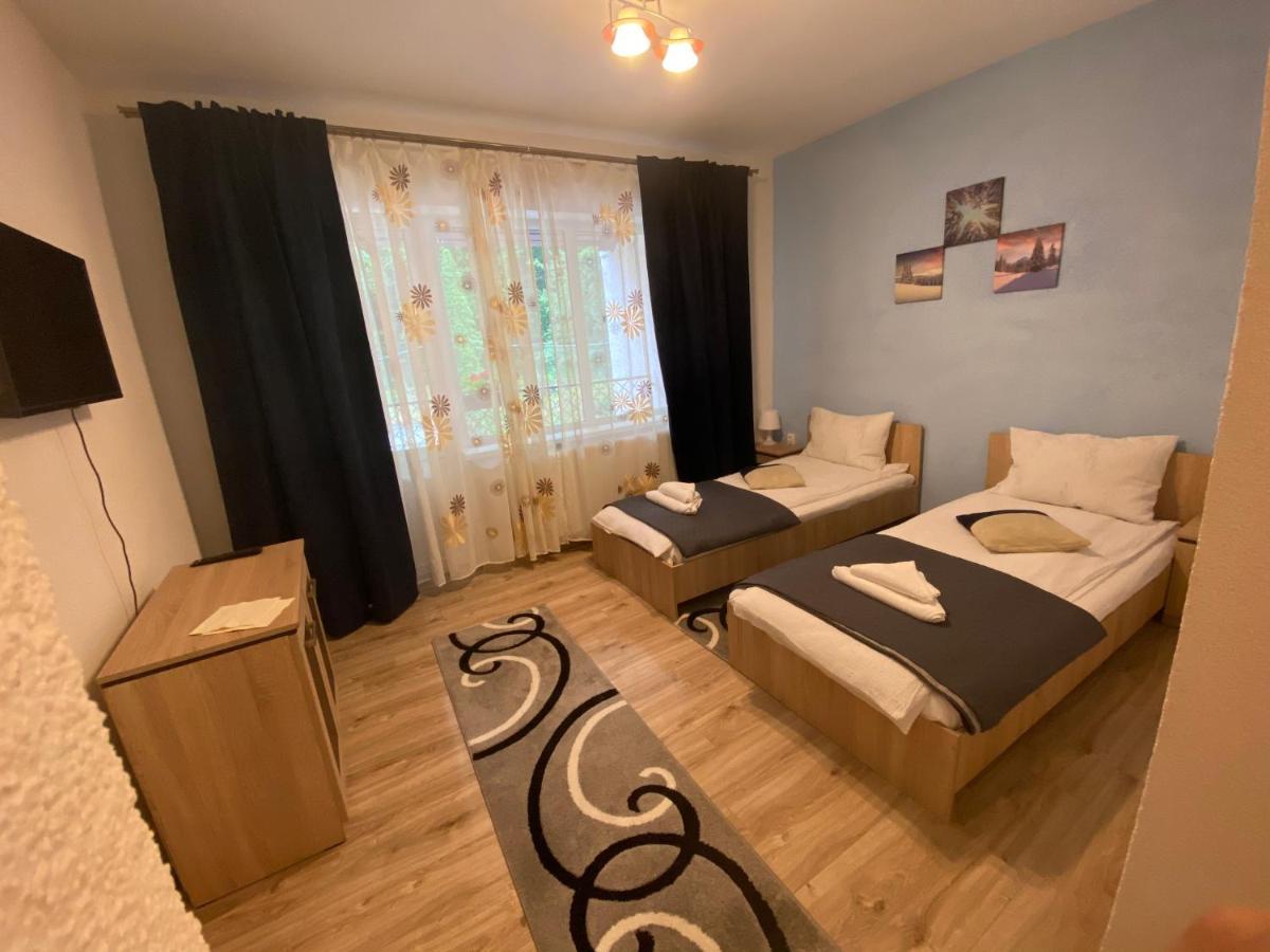 Guest House Zoreni Mociu Екстер'єр фото