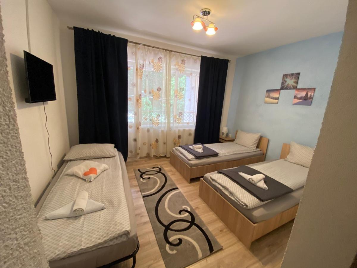 Guest House Zoreni Mociu Екстер'єр фото